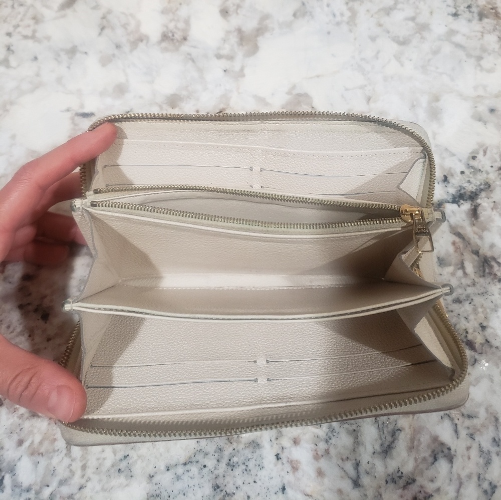 Authentic Louis Vuitton Zippy Wallet Monogram